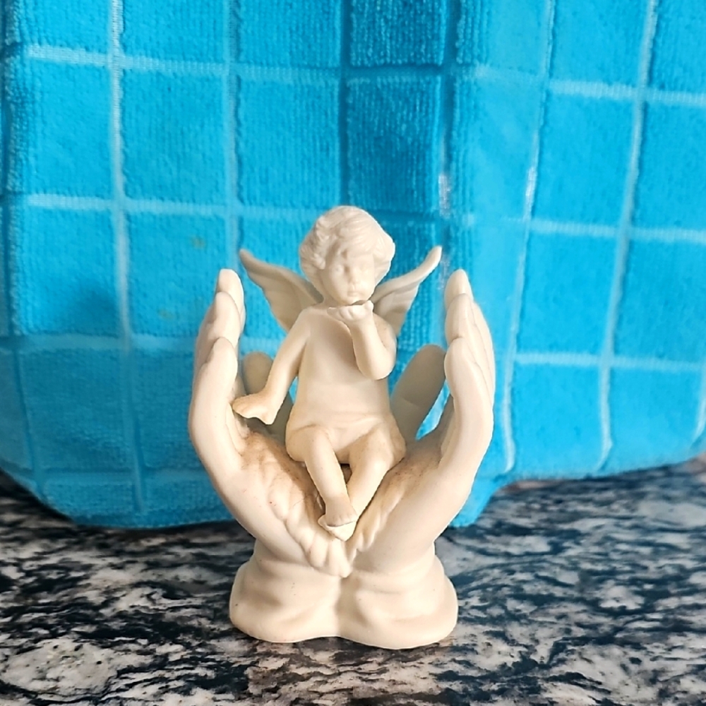 Vintage 4 3/8" WHITE CERAMIC BABY ANGEL  Held in GOD's  HOLY HANDS No Chips